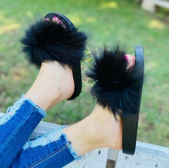 𝙇𝙖𝙨𝙩 7, 7.5 & 9 🖤Fur Love Slide Sandal - BLACK - Picture 9 of 10